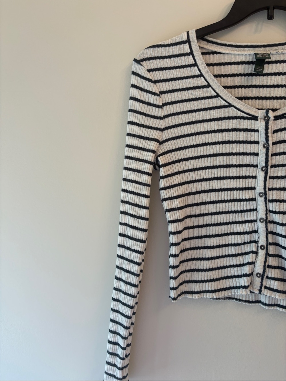 Striped Ribbed Button-Front Crop Top - White/Deep gray - Picture 5 of 5